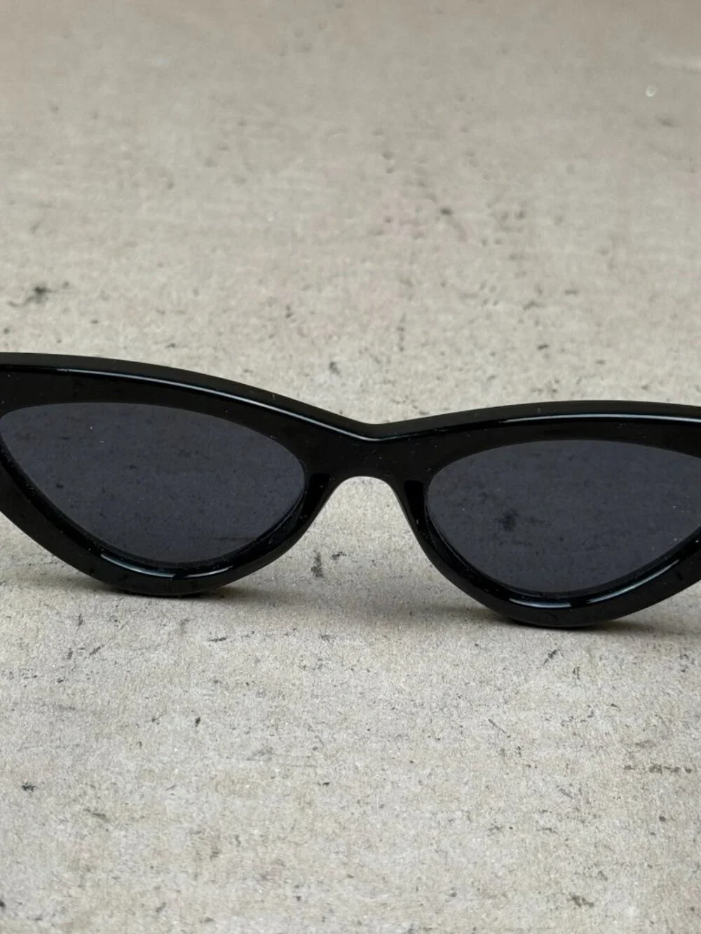 Adam Selman x Le Specs Black Cat Eye Sunglasses Scratched damage on lens & frame